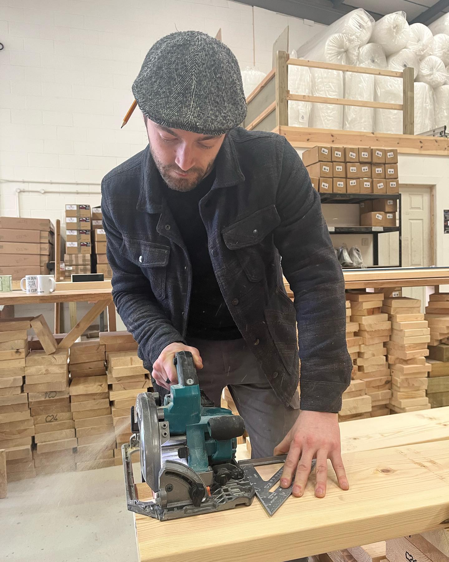 Handmade Furniture vs Machine-made Furniture: Why is Handmade Furniture Better?