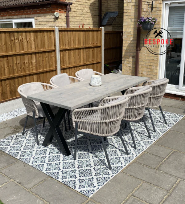 Choosing the Best Outdoor Dining Table For Your Garden