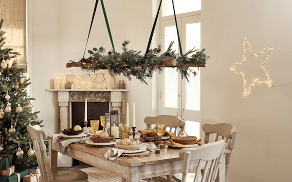 How to Style your Reclaimed Wood Dining Table at Christmas